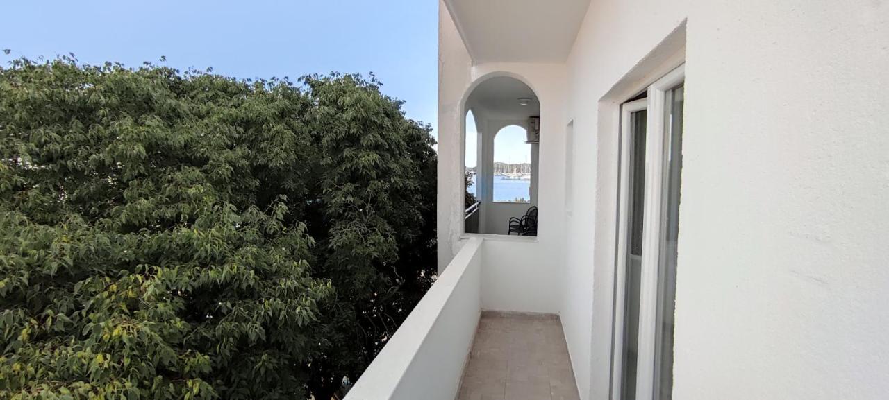 Appartamento Ap Nada Rogoznica  Esterno foto